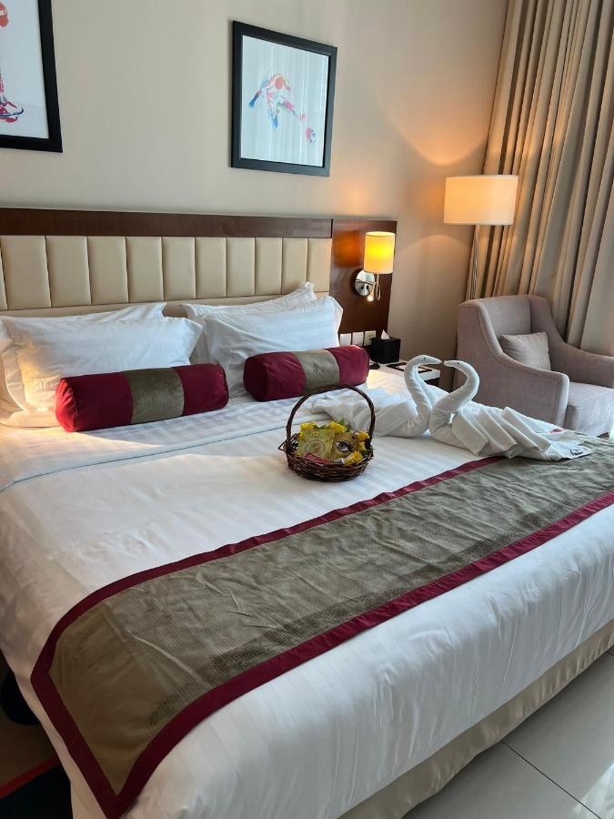 Superior One-Bedroom Suite Lake View